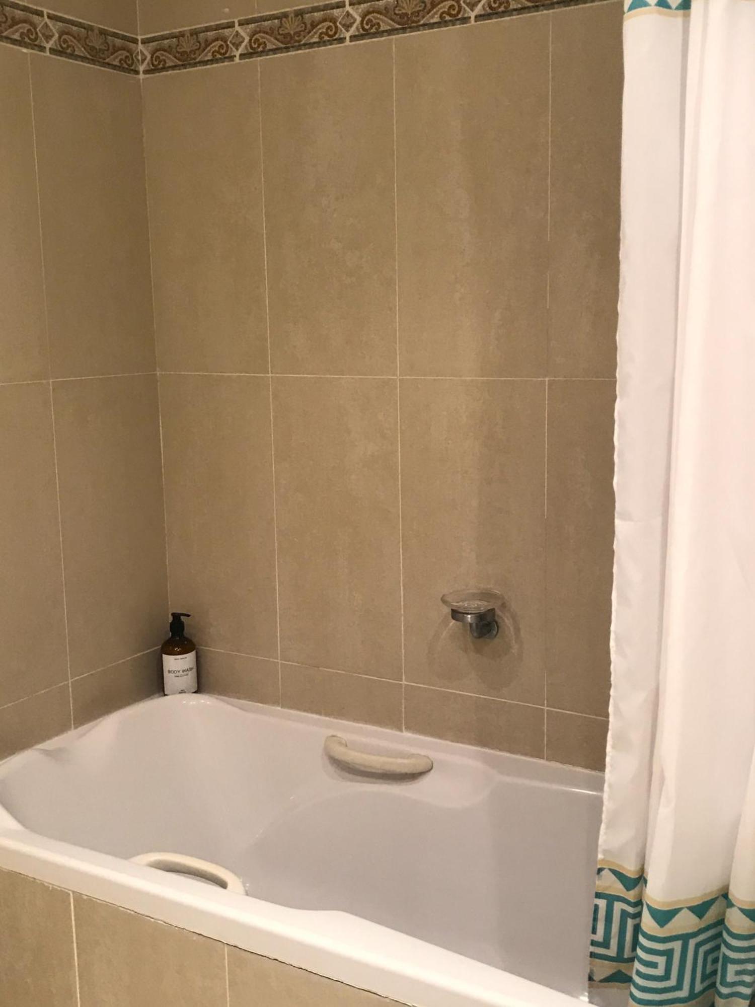 Habitacion Deluxe Con Bano Privado En Atalaya Apartagolf, Естепона Екстер'єр фото